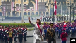 La presidenta peruana, Dina Boluarte, llega a la Catedral para la habitual misa del Día de la Independencia en Lima, Perú, el domingo 28 de julio de 2024. [Foto: AP]