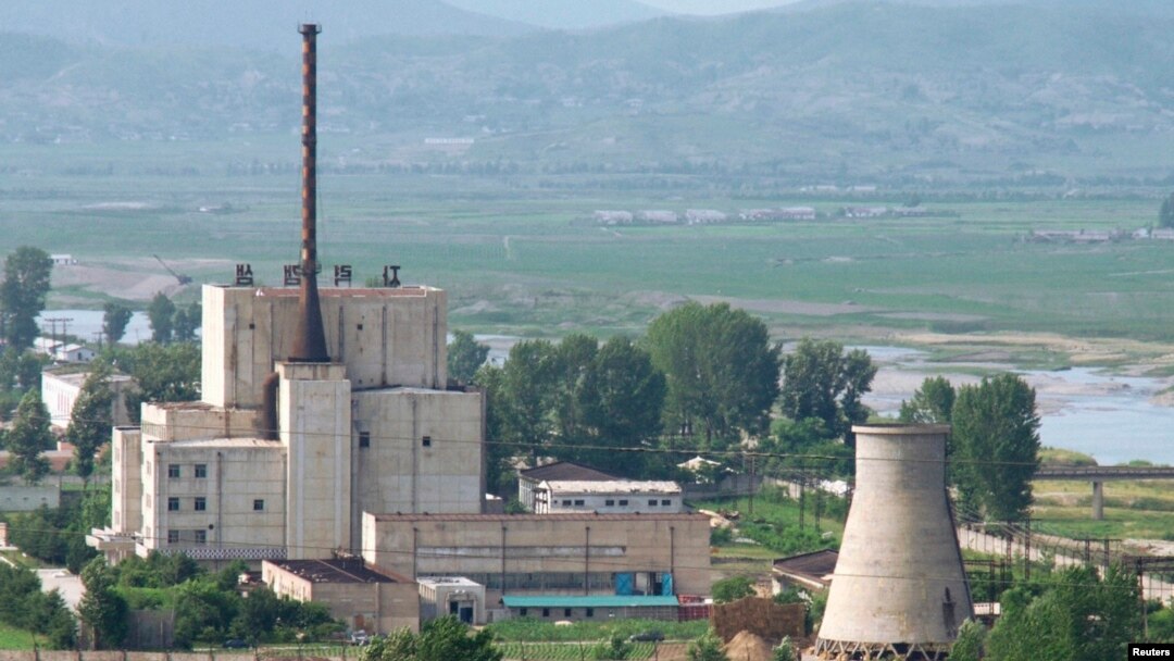Situasi di PLTN Yongbyon, Korea Utara dalam foto yang diambil tanggal 27 Juni 2008 (Foto: dok). 