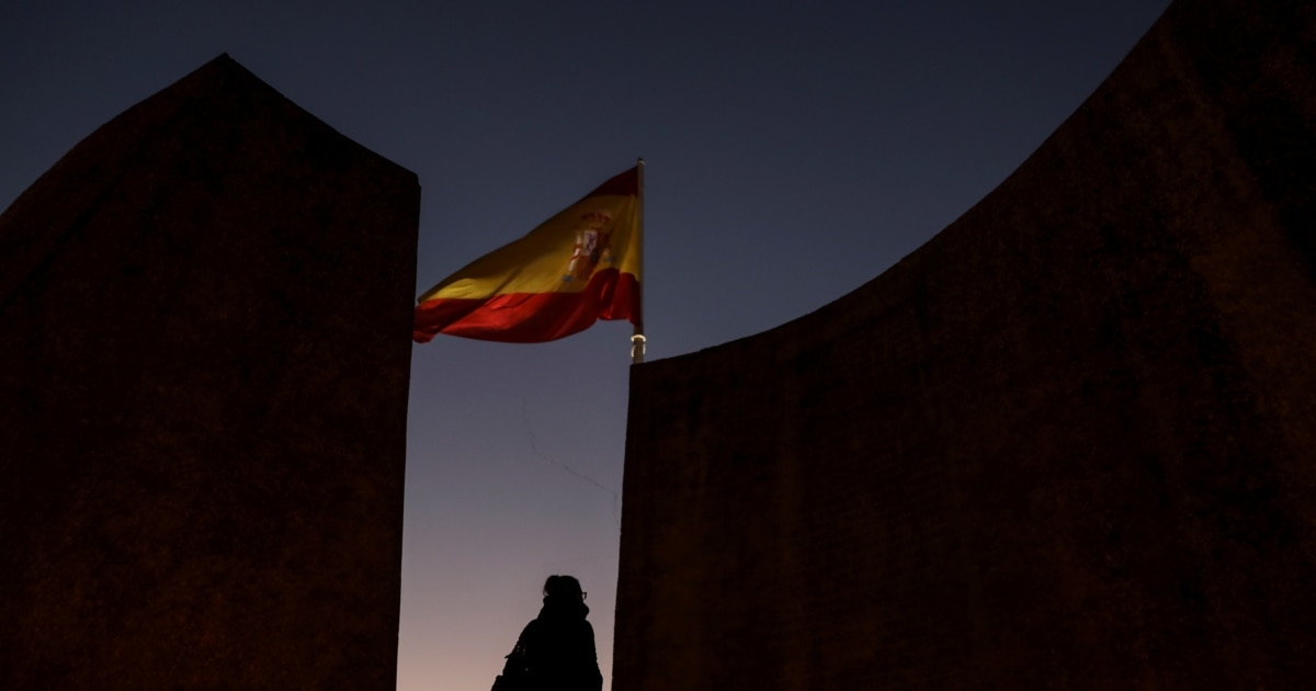 Polls Open: Catalans Cast Ballots in Independence Vote
