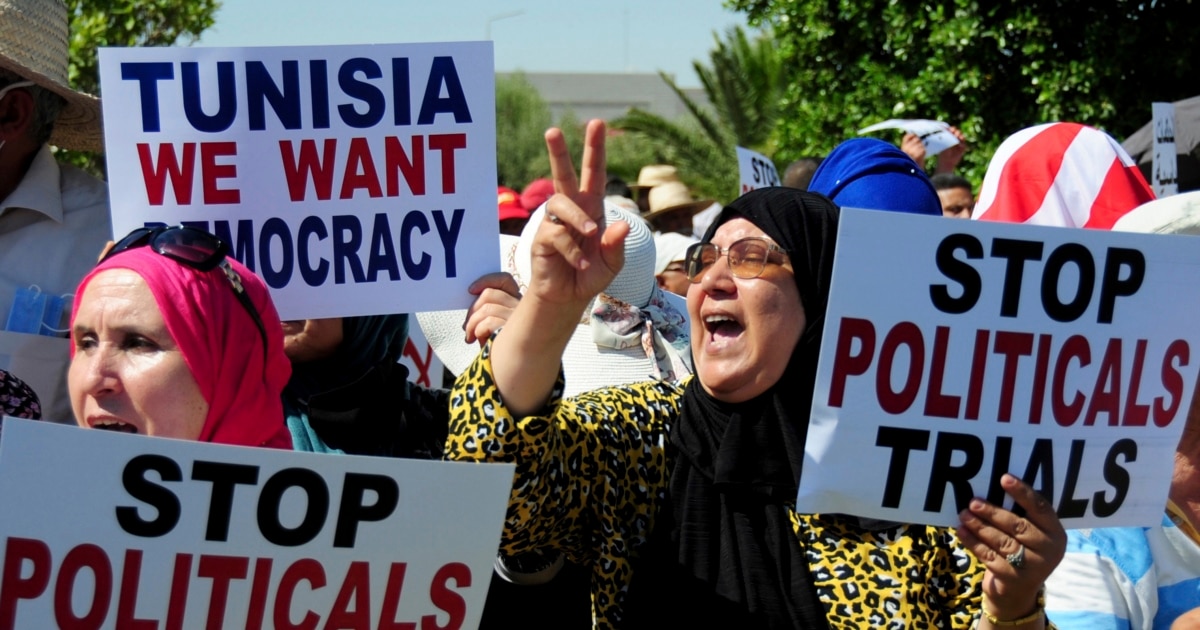 Daybreak Africa: Tunisia puts 40 opposition figures on trial