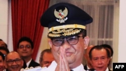 Anies Baswedan saat dilantik di Istana Negara, 16 Oktober 2017.