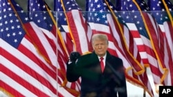 Predsednik Donald Tramp dolazi na skup svojih pristalica u Vašingtonu, 6. januara 2021. 
