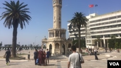 Izmir is one of several resort cities and towns in Turkey that have this year become flooded with refugees waiting for smugglers' boats to Europe, Sept. 8, 2015 (VOA / H. Murdock)