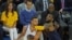 Hotunan wasanin karshe na NBA tsakanin Golden State Warriors &nbsp;da Cleveland Cavaliers, Stephen Curry tare da Kyrie Irving, ranar Alhamis 1 ga watan Yuni, shekarar 2017.