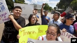 Hace dos meses, cuando se anunció la Acción Diferida, decenas de inmigrantes indocumentados expresaron su gratitud.