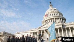 Soldiers marchduring a rehearsal for the inauguration on the East Front of the U.S. Capitol in Washington, U.S. January 15, 2017. REUTERS/Kevin Lamarque - RTSVLWM