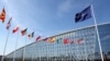 벨기에 브뤼셀에 위치한 NATO 본부에서 동맹국들의 국기가 휘날리고 있다.
