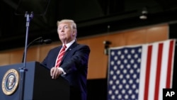 President Donald Trump berpidato di Phoenix Convention Center, 22 Agustus 2017. (AP Photo/Alex Brandon)