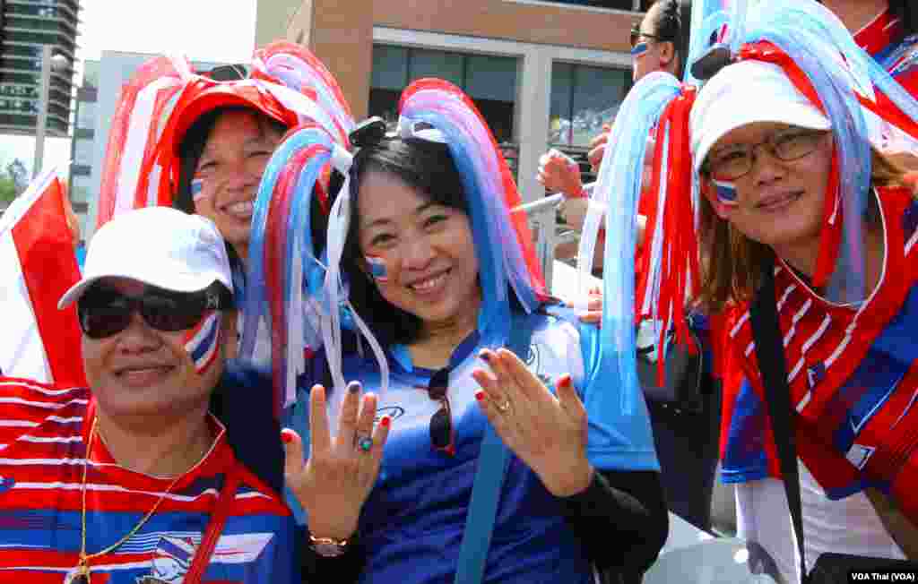 Thai Football fans in Ottawa