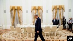 Le Secrétaire d'Etat John Kerry arrive pour rencontrer le président russe Vladimir Poutine au Kremlin à Moscou, Russie , le 24 Mars , ici 2016.( Archive)