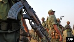 Des militaires de l'armée du Congo-Brazzaville à l'aéroport de Bangui, Centrafrique. 31 décembre 2012.