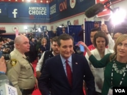 FILE - Republican presidential candidate Ted Cruz walks through the "Spin Room" after the debate in Las Vegas, Nevada, Dec. 15, 2015. (Photo: E. Lee / VOA)