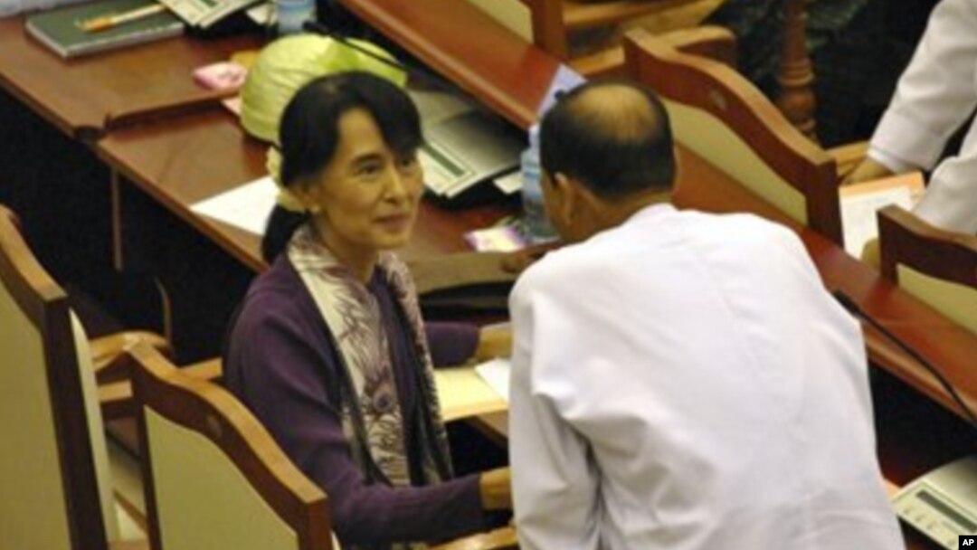 Ikon pemimpin pro-demokrasi Burma Aung San Suu Kyi di Gedung Parlemen Burma di Naypyitaw, Burma (Foto: dok).