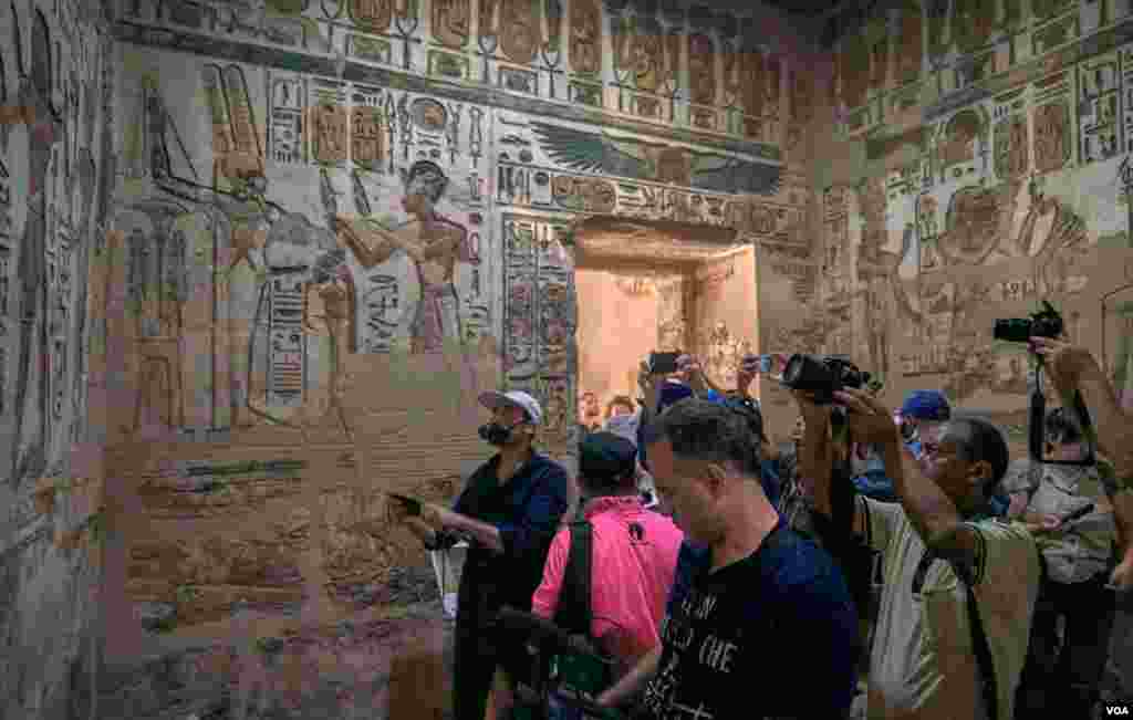 Journalists and tourists take photos of the murals inside Khonsu Temple at Karnak. (Photo: H. Elrasam)