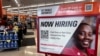 ARCHIVO - Un cartel de contratación se exhibe en una tienda minorista en Buffalo Grove, Illinois, el viernes 6 de septiembre de 2024. (Foto AP/Nam Y. Huh)