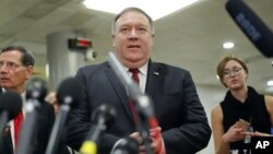 Menlu AS Mike Pompeo memberikan keterangan kepada media setelah "pertemuan tertutup" dengan beberapa Senator terkait Arab Saudi dan Yaman, Rabu (28/11). 