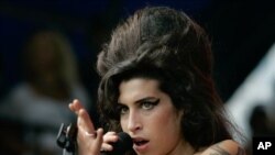 Amy Winehouse performs at Lollapalooza at Grant Park in Chicago August 5, 2007 (file photo)