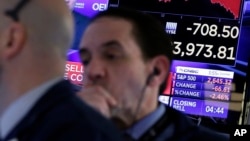纽约股票交易所收盘前的交易商们。（2018年3月22日）