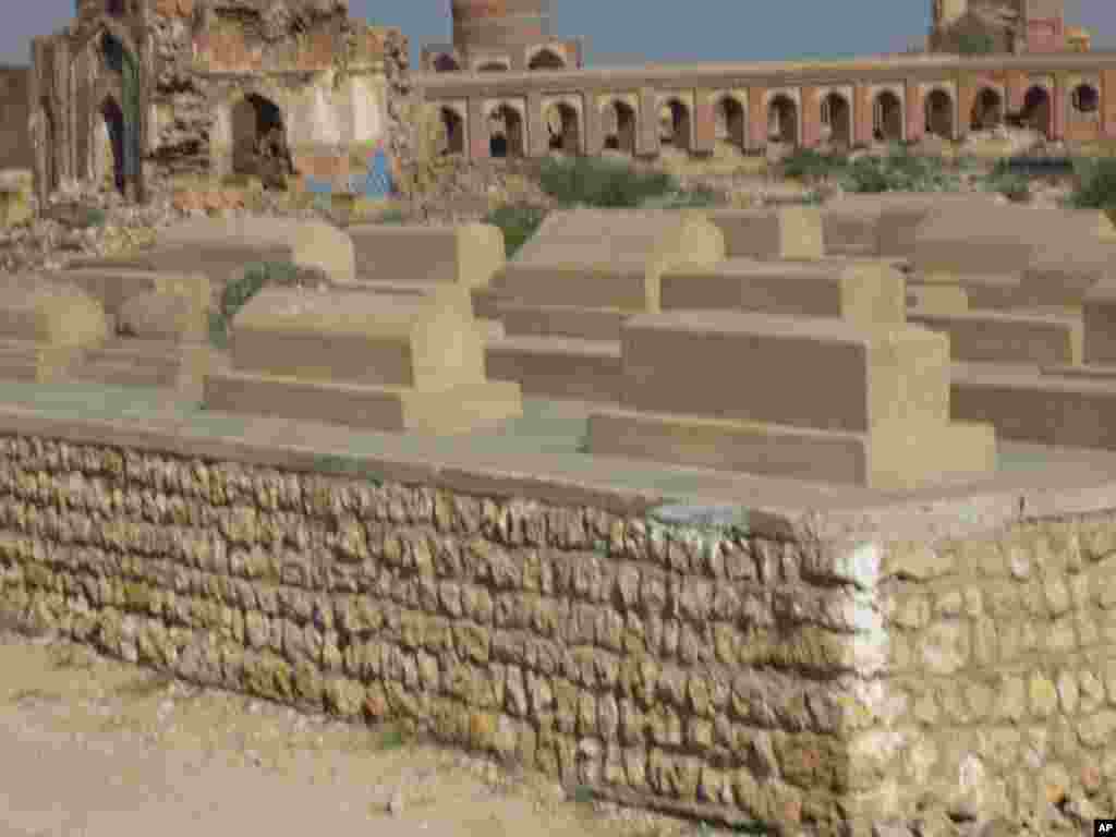 مکلی : تاریخی قبرستان کی تباہی