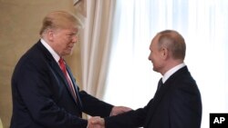 Donald Trump et Vladimir Poutine se rencontrent à Helsinki, le 16 juillet 2018