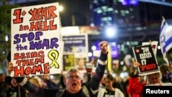 Izraelci protestuju tražeći oslobađanje talaca koji su kidnapovani 7. oktobra 2023., uoči sporazuma o prekidu vatre između Izraela i Hezbolaha (Foto: REUTERS/Stoyan Nenov) 