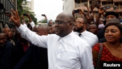 Felix Tshisekedi, chef du principal parti d'opposition congolais, l'Union pour la démocratie et le progrès social, annoncé vainqueur des élections présidentielles, avec à ses partisans à Kinshasa, en République démocratique du Congo, le 10 janvier 2019