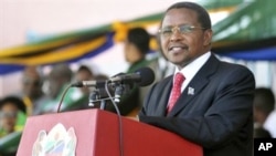 Rais Jakaya Kikwete akitoa hotuba baada ya kuapishwa kwa muhula wa pili.