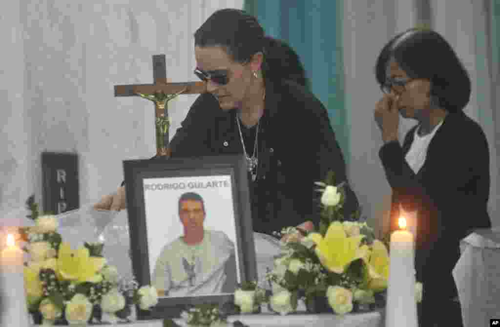 Angelita Muxfeldt (left), a cousin of Brazilian death row convict Rodrigo Gularte, touches Gularte's coffin at a funeral home in Jakarta, Indonesia, April 29, 2015.