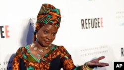 La chanteuse et ambassadrice de l'UNICEF Angelique Kidjo assiste à un événement à Los Angeles, le 21 avril 2016.