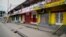 Many shops remained closed in Kinshasa on the morning of Wednesday, October 19. The opposition coalition known as the Rassemblement called for a general strike to protest DRC President Joseph Kabila's mandate extension following election delays. (E. Iob/VOA)