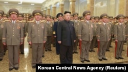 Ким Чен Ын (в центре). Пхеньян, КНДР. 1 января 2015 г.