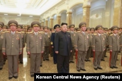 Lãnh đạo Bắc Triều Tiên Kim Jong Un viếng lăng Kumsusan ở thủ đô Bình Nhưỡng.