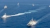 在有爭議的尖閣諸島（中國稱釣魚島）附近的中國海警船與日本海岸警衛隊船隻。（2013年9月10日）