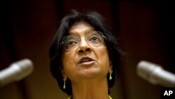 « Les assassins, les destructeurs et les tortionnaires en Syrie et en Irak ont été encouragés et enhardis par la paralysie internationale », a déclaré Navi Pillay.