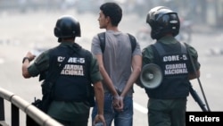 Cientos de estudiantes han sido detenidos durante las manifestaciones en las que al menos han muerto 39 personas.