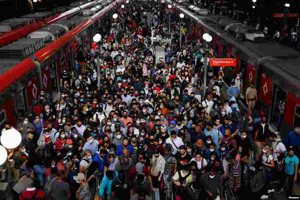 People disembark from trains at Luz station amid a surge in the country of the omicron variant of COVID-19, in Sao Paulo, Brazil.