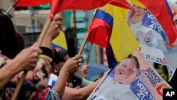 El escrutinio ha alcanzado 95,52% del total, con Moreno acumulando 39,22% de los votos y Lasso 28.34%. La segunda ronda sería el 2 de abril.