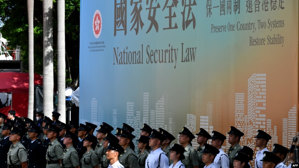 香港在强推国安法后第一天举行升旗仪式（法新社2020年7月1日）(photo:VOA)