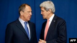 Sergei Lavrov (izquierda) y el secretario de Estado, John Kerry, se han reunido nuevamente para discutir la crisis en Ucrania.