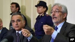 Italian prosecutor Giovanni Salvi, right, speaks during a press conference in Catania, Sicily, Southern Italy, May 19, 2015. 