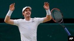 Andy Murray of Britain celebrates after beating Milos Raonic of Canada in the Wimbledon finals, July 10, 2016