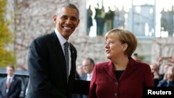 Presiden AS Barack Obama dan Kanselir Jerman Angela Merkel pada kunjungan Obama di Berlin 18 November 2016 (foto: dok).