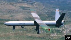 فڕۆکه‌یه‌کی بێ فڕۆکه‌وانی ئه‌مه‌ریکا به‌سه‌ر ناوچه‌یه‌کی پاکسـتان، (ئه‌رشیفی وێنه‌)