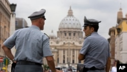 El Vaticano ha convocado a un sínodo de obispos para tratar los temas relacionados con la familia, previsto para octubre del próximo año.