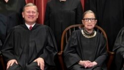 Anayasa Mahkemesi Başkanı John Roberts ve yargıç Ginsburg