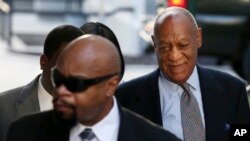 Bill Cosby (R) arrives for a hearing in his sexual assault case at the Montgomery County Courthouse in Norristown, Pennsylvania, Nov. 1, 2016.