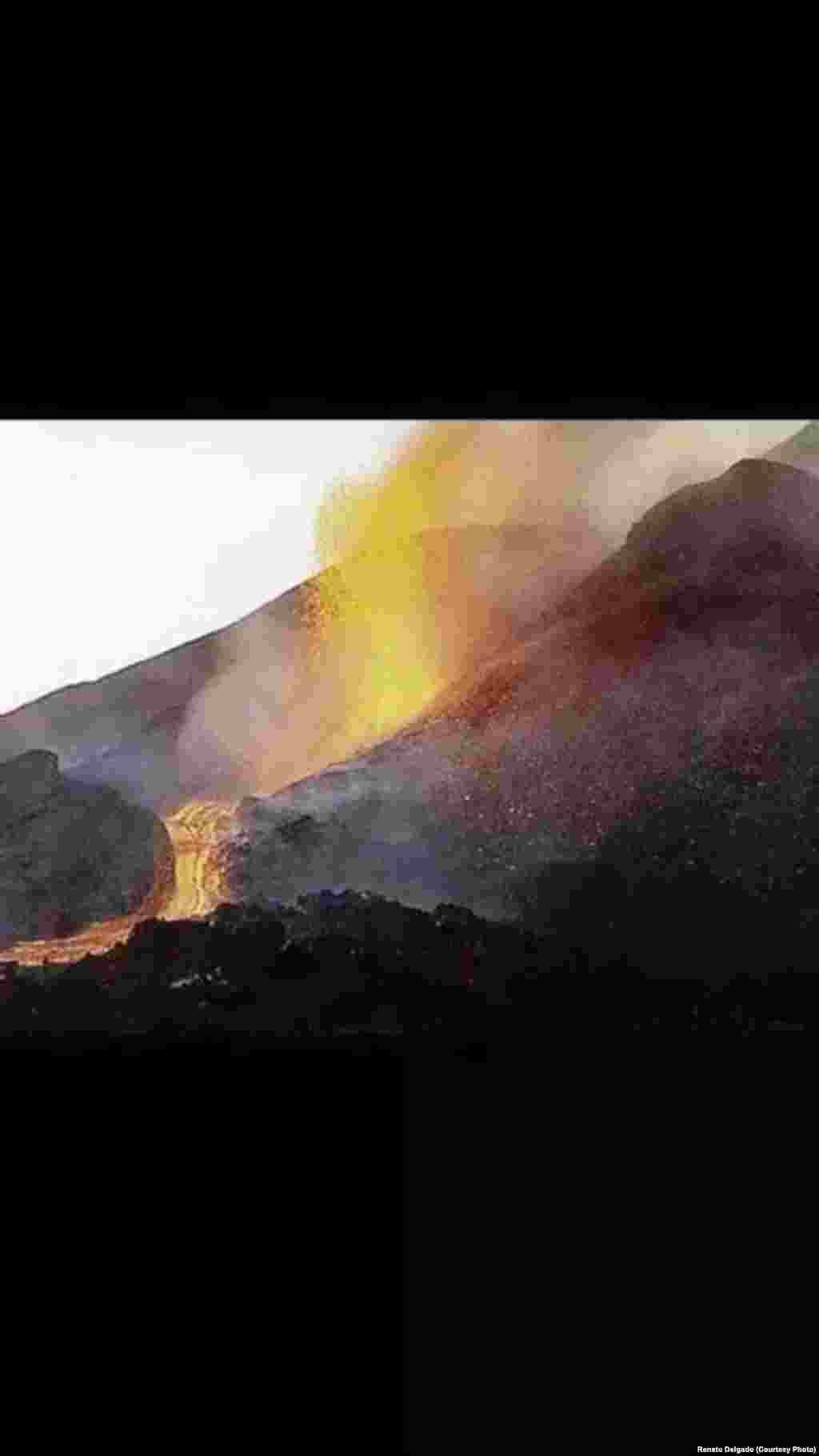 Vulcao do Fogo em erupção, 23 de Novembro, 2014. Foto de Renato Delgado