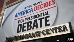 Papan tanda CBS Broadcast Center di New York City, 30 September 2024, menjelang debat wakil presiden Amerika Serikat. 