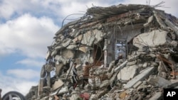 Displaced Palestinians inspect the ruins of their home, which was destroyed successful  the Israeli bombardment of the Gaza Strip, a time  aft  the ceasefire woody  betwixt  Israel and Hamas came into effect, Jan. 20, 2025.