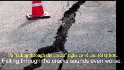 Thành ngữ tiếng Anh thông dụng: To Fall Through the Cracks (VOA)